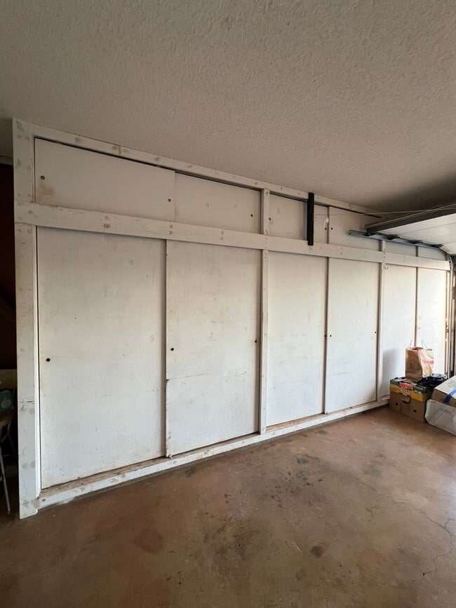 Building Photo - Single Level 3 bedroom / 2 bath house with a 2 car garage in Waipio **First Showing on Wednesday,...