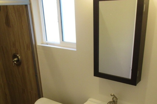 Building Photo - 6516 Beck Ave