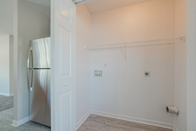 Building Photo - 402 Wincrest Ln