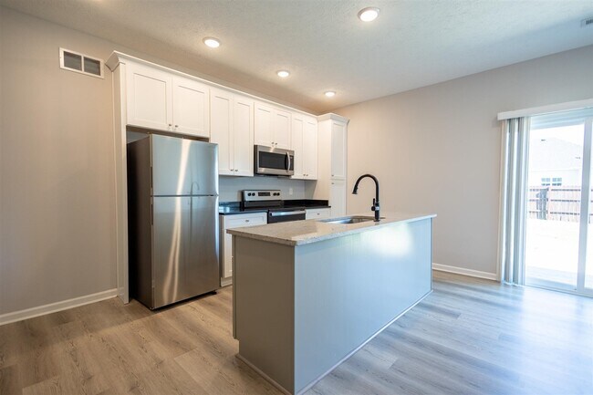 Building Photo - 2321 Trenton Ln