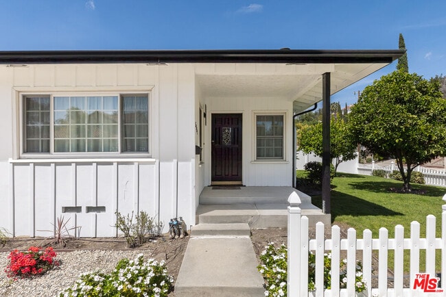 Building Photo - 5131 Don Pio Dr