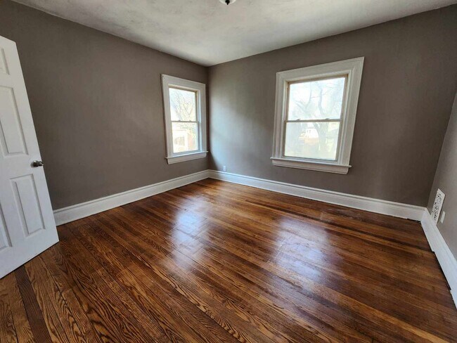 Building Photo - Four Bedroom Single Family Home!