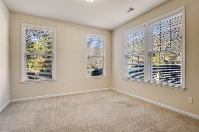 Building Photo - 1234 King Springs Ct SE