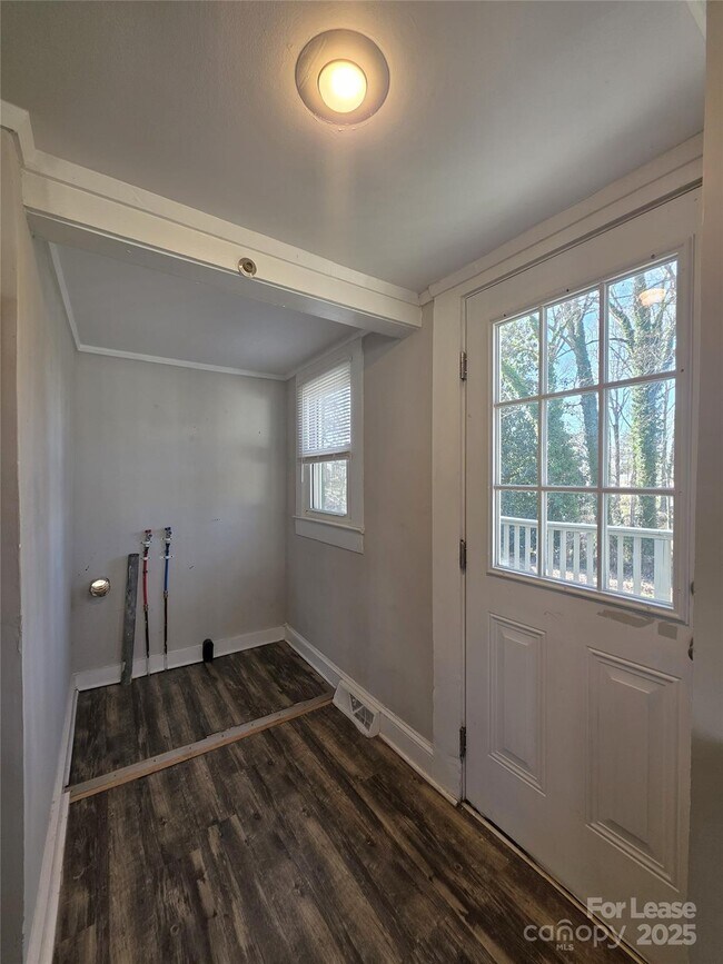 Building Photo - 818 Margate Ave