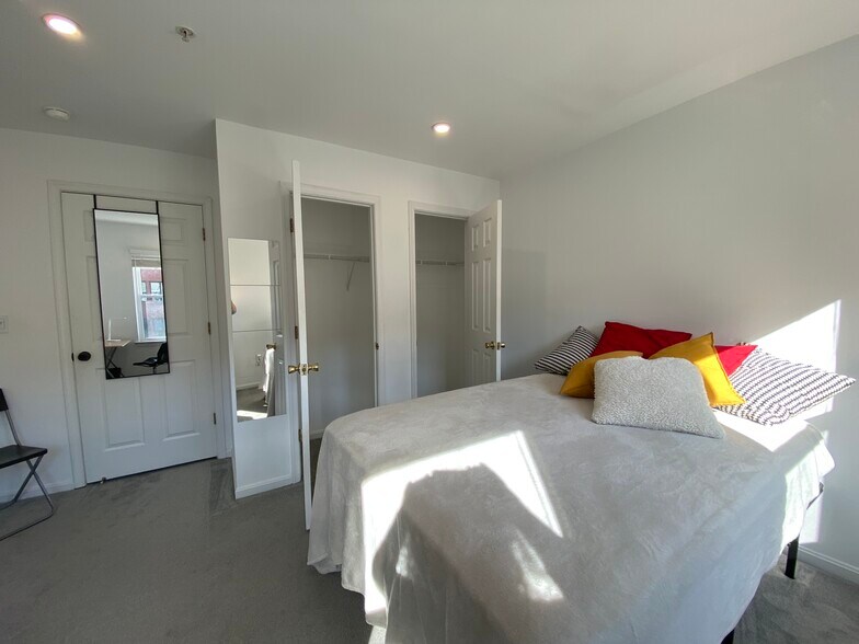 Building Photo - 1327 Belmont St NW