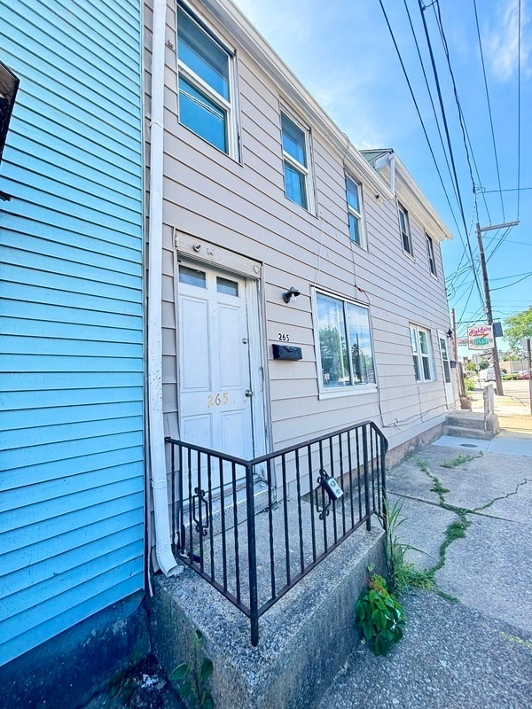Building Photo - 265 2nd St