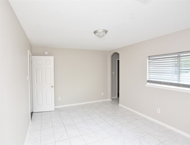 Building Photo - 726 Pequin Rd