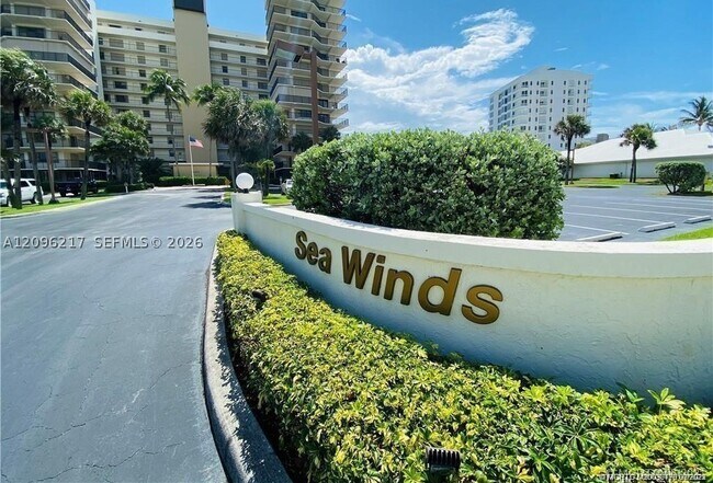 Building Photo - 10044 S Ocean Dr