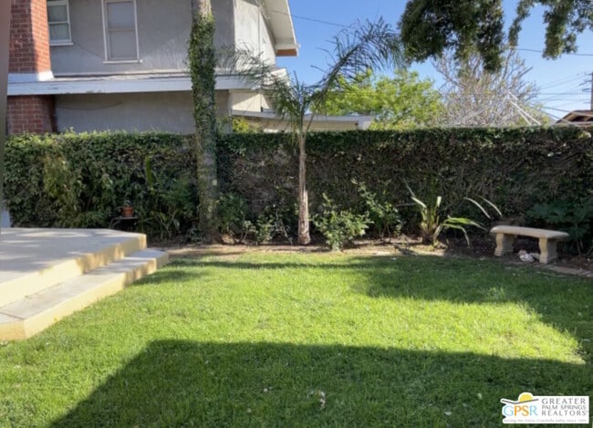 Building Photo - 3163 Pine Ave