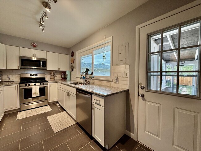Building Photo - Charming Updated 3-Bedroom Home in Pleasant Valley