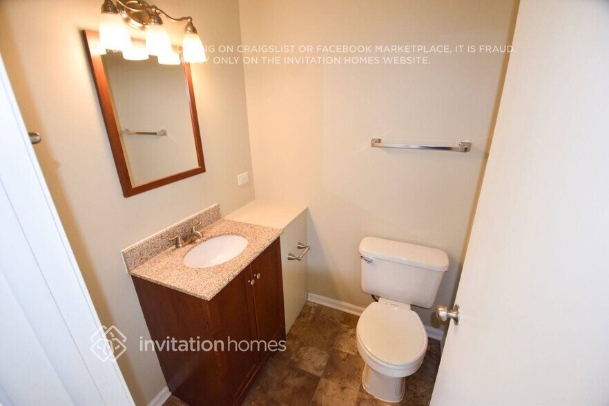 Building Photo - 880 Edenwood Dr