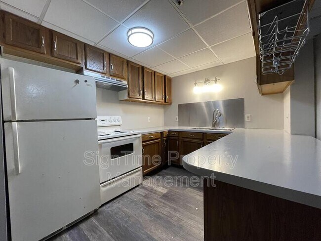 Primary Photo - 69 Broadway