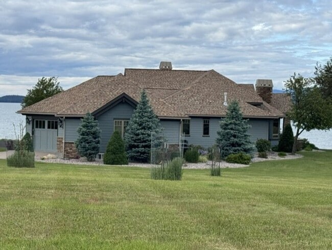 Building Photo - Fully furnished executive home with lake views located in gated community in Polson- Available Se...