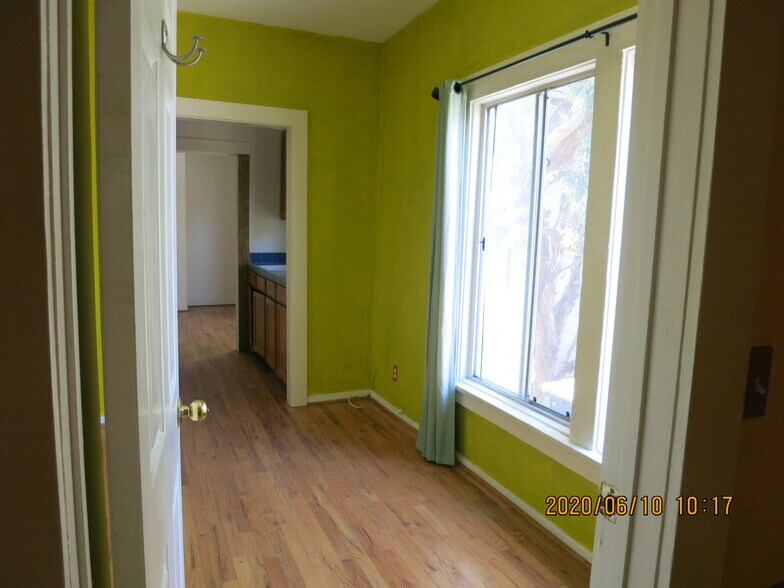 Building Photo - 20 Rose Ave