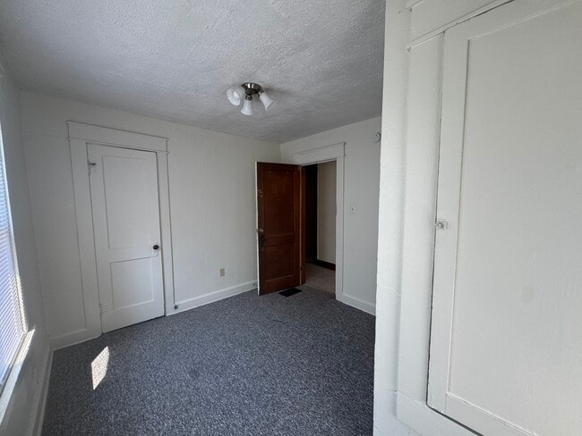 Building Photo - 501 E 1st St