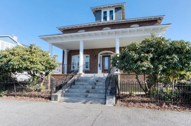 Building Photo - 43 Arthur St