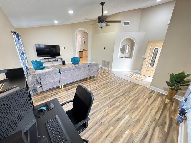 Building Photo - 1306 Casterton Cir