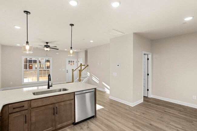 Building Photo - 521 Tappan Private Ln