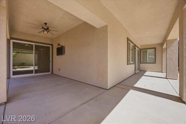 Building Photo - 2765 Struan Ave