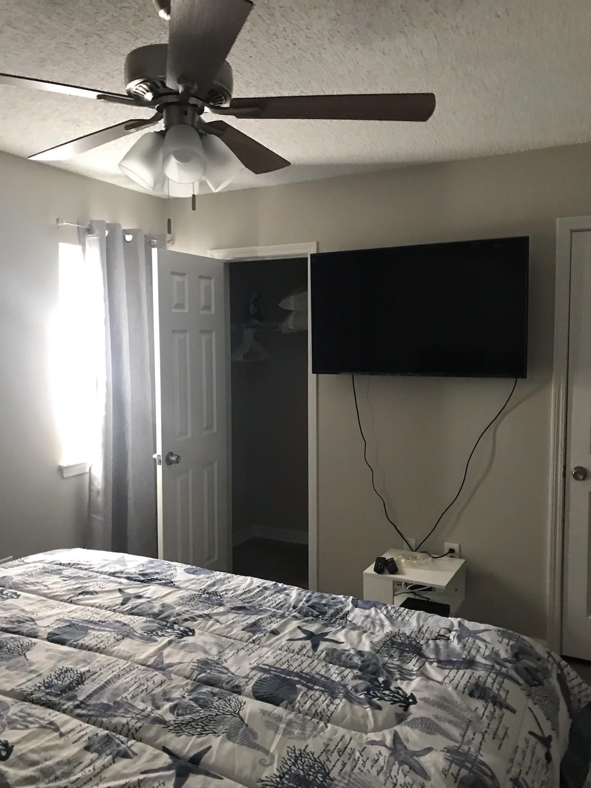 Master Bed - Entertainment - 614 3rd Ave S