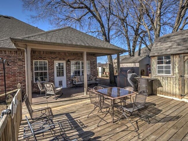 Building Photo - Located On The West Side Of Claremore - Provides Commuting To Work, Shopping, Schools & Restauran...