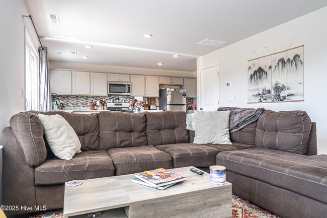 Building Photo - 3024 Paradise Way
