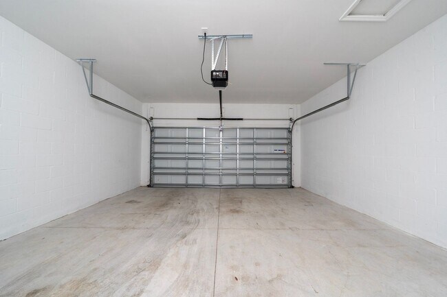 Building Photo - 1933 Fulfillment Dr