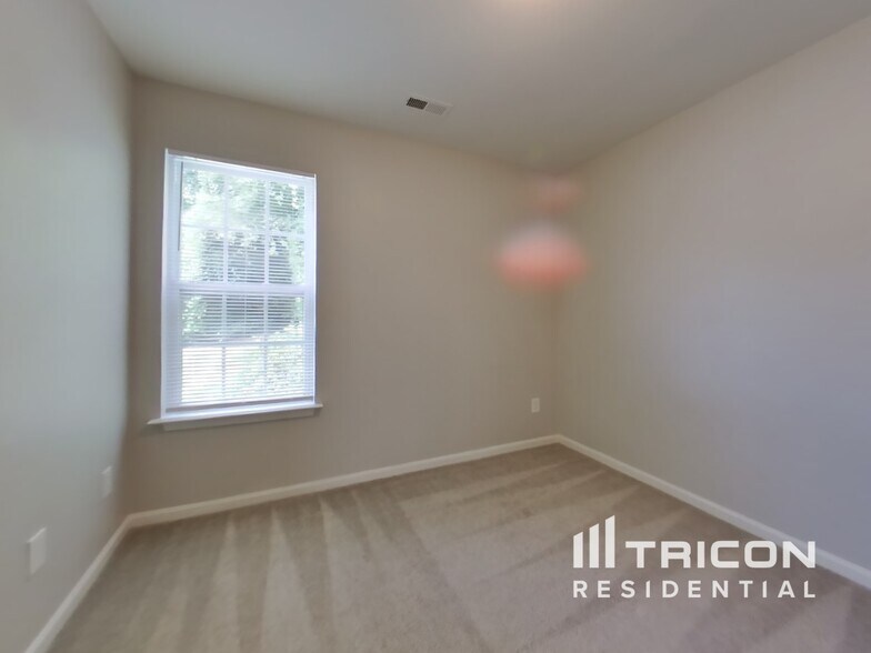 Building Photo - 4827 Canipe Dr