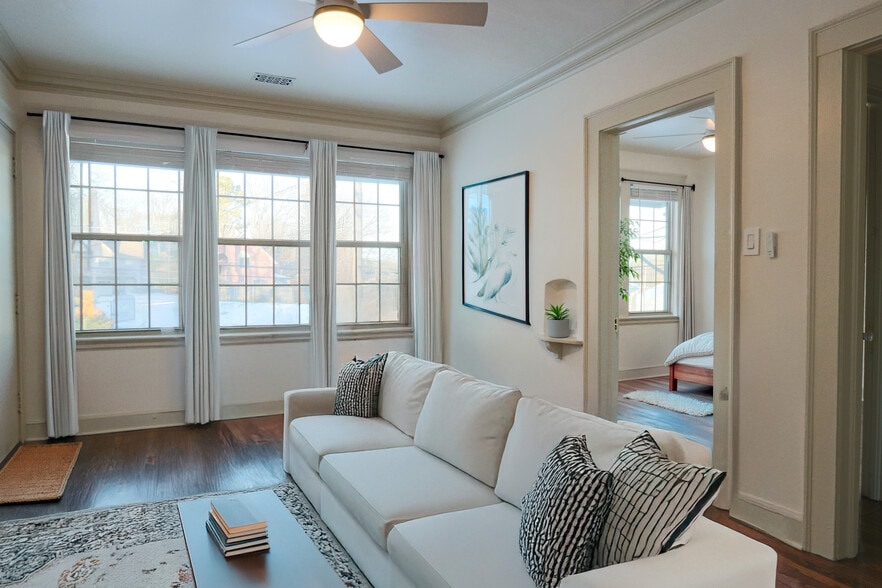 Building Photo - The Lona - L