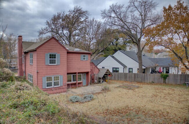 Building Photo - 3-bedroom, 2.5-bath home with mostly hardwood floors