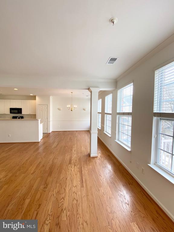 Building Photo - 2663 Manhattan Pl