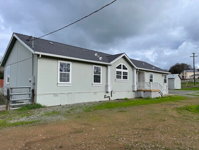 Primary Photo - Large Lot, Home and Shop