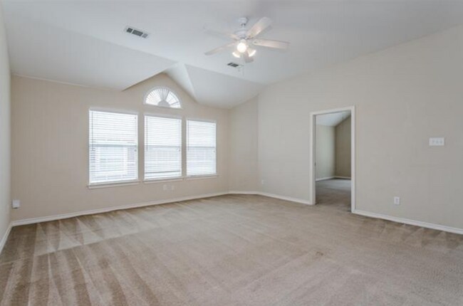 Building Photo - 107 Pinedale Dr