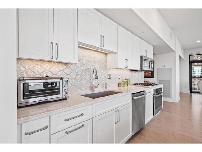 Building Photo - 740 Portland Ave