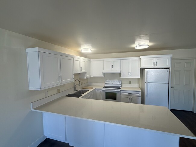 Building Photo - 156 W 500 S