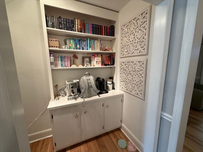 Building Photo - Charming Brick Midtown Townhome