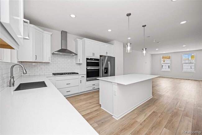 Building Photo - 43071 Atwood Ave