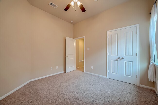 Building Photo - 2431 Garden Falls Dr