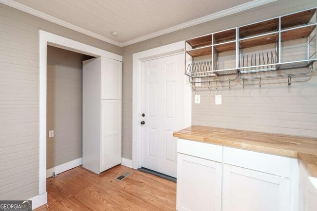 Building Photo - 240 Boulevard