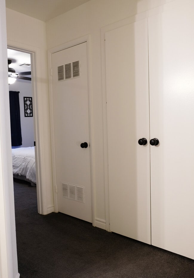 Building Photo - 6127 Meadowhaven Ln