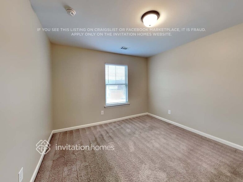 Building Photo - 490 Village Broad St