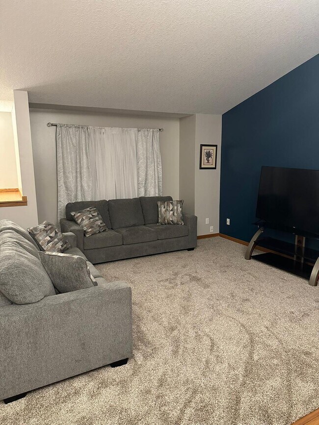 Building Photo - 1526 18th Ct SE