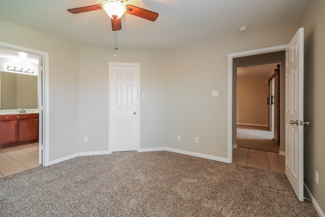 Building Photo - 9518 Peridot Green Dr