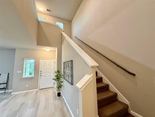 Building Photo - 202 Mossycup Dr
