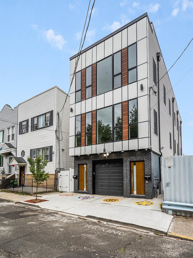Building Photo - 125 Collard St