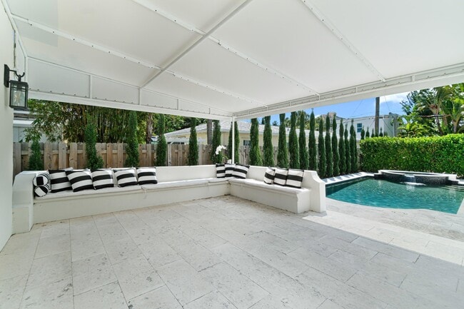 Building Photo - 224 10th St