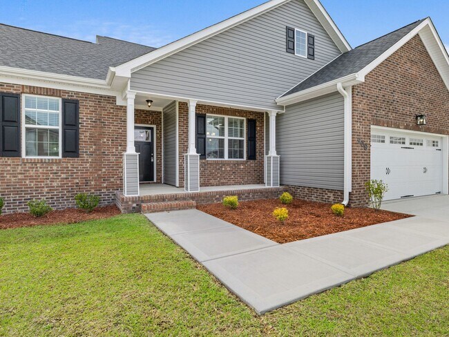 Building Photo - Towne Pointe Beauty!