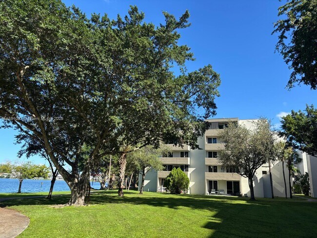 Building Photo - 10090 NW 80th Ct