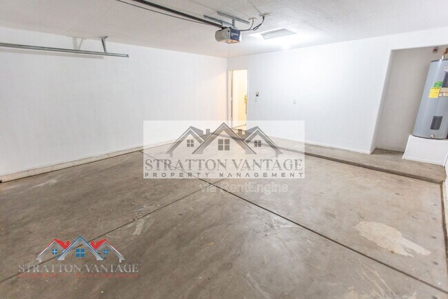 Building Photo - 11754 W Belmont Dr