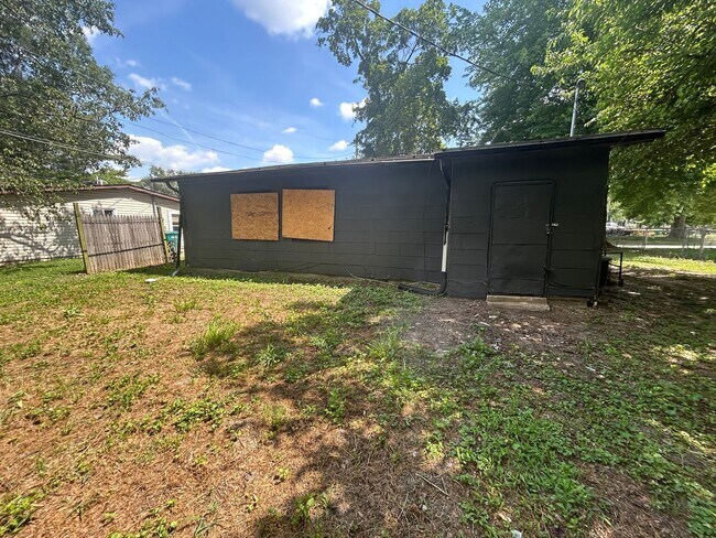 Building Photo - LIMITED TIME**NO APPLICATION FEE**1/2 OFF DEPOSIT**